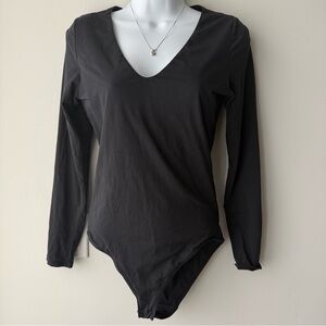 EVERLANE Black Supima Cotton V-Neck Long Sleeve Bodysuit Size Medium